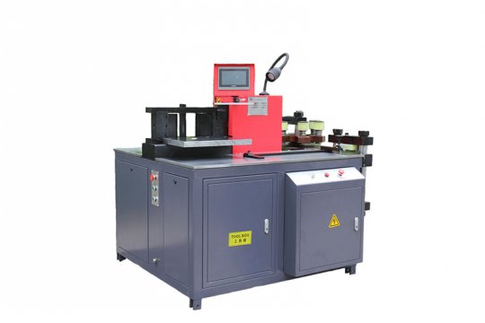 閉式數(shù)控母線加工機(jī)
